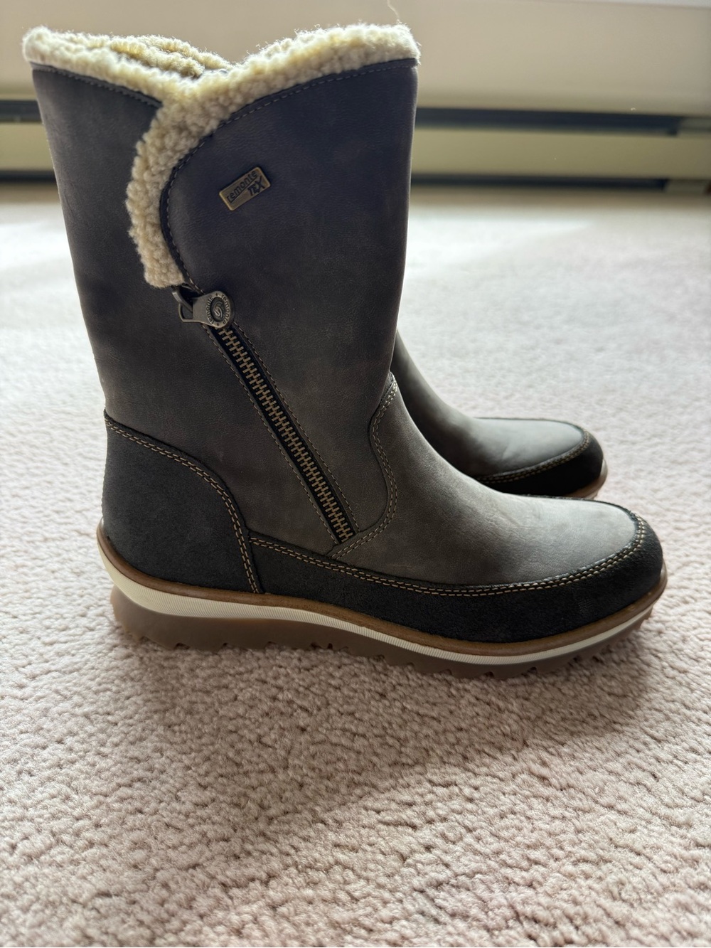 Remonte Gray Winter Boots with Cream Faux Shearling